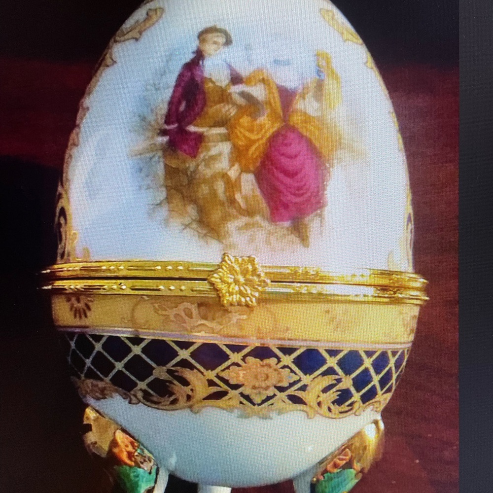 Vecceli porcelain watch holder from Italy. New in Box
